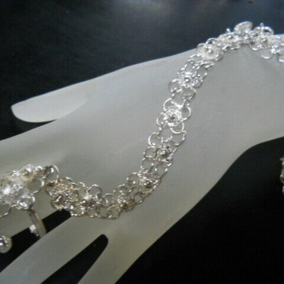 Beautiful Silver Floral Flower Chain Slave Bracelet Adj Ring - Picture 1 of 4